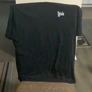 Men’s xtra large young and reckless Los angeles. black logo tshirt. Like new.